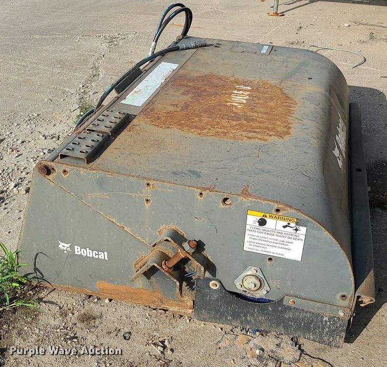 image for item MG9631 2016 Bobcat 72 Sweeper  72" W sweeper