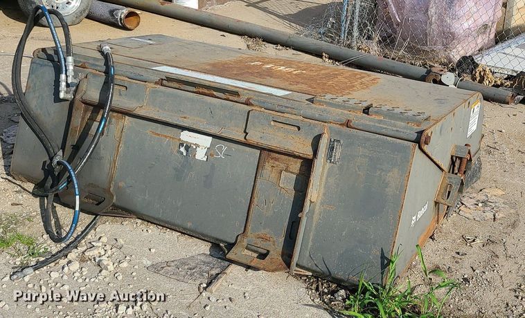 image for item MG9631 2016 Bobcat 72 Sweeper  72" W sweeper