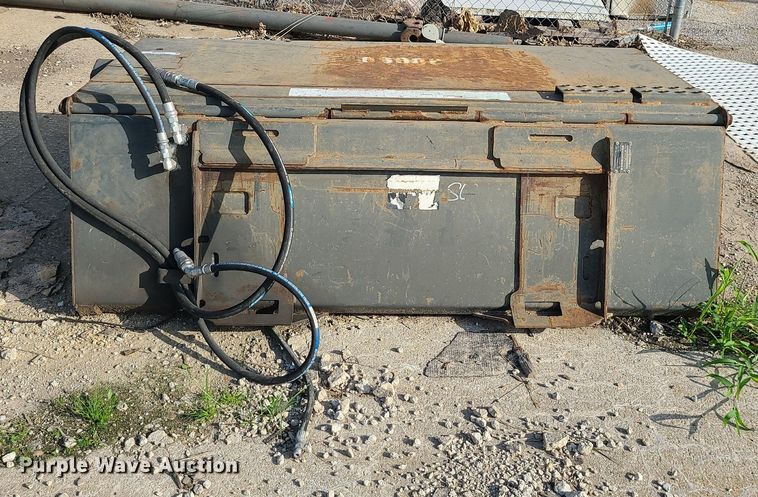 image for item MG9631 2016 Bobcat 72 Sweeper  72" W sweeper