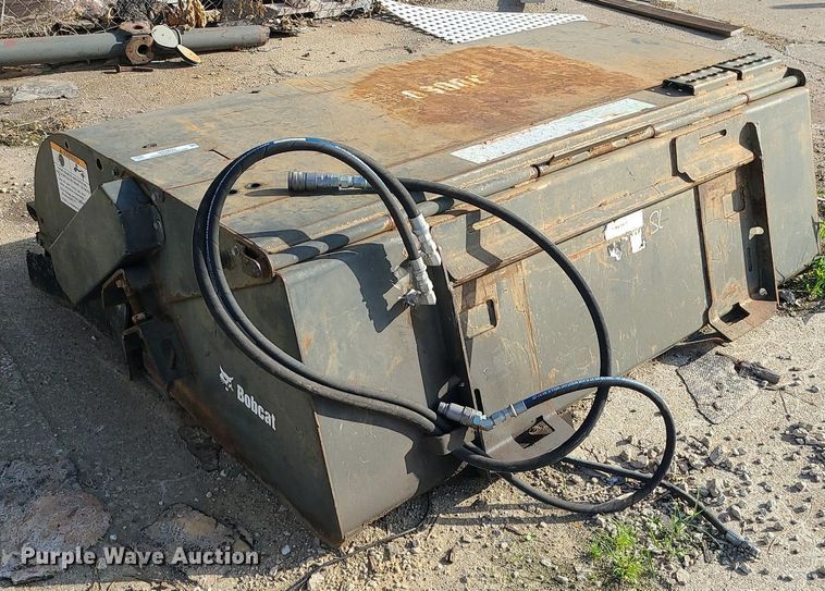 image for item MG9631 2016 Bobcat 72 Sweeper  72" W sweeper
