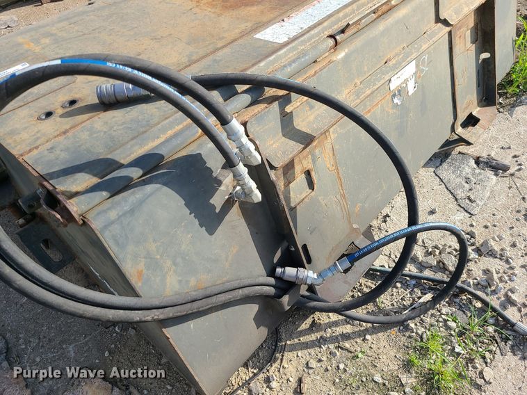 image for item MG9631 2016 Bobcat 72 Sweeper  72" W sweeper