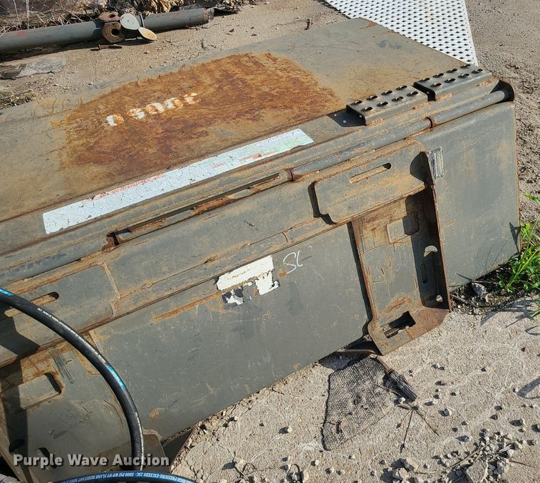 image for item MG9631 2016 Bobcat 72 Sweeper  72" W sweeper