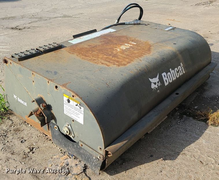 image for item MG9631 2016 Bobcat 72 Sweeper  72" W sweeper