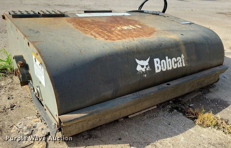 image for item MG9631 2016 Bobcat 72 Sweeper  72" W sweeper