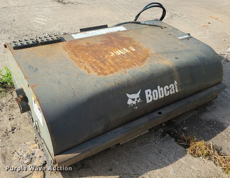 image for item MG9631 2016 Bobcat 72 Sweeper  72" W sweeper