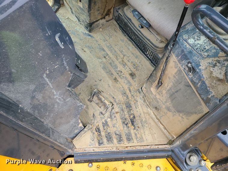 image for item MG9660 2015 John Deere 750K XLT  dozer