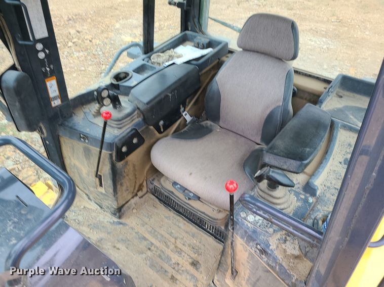 image for item MG9660 2015 John Deere 750K XLT  dozer