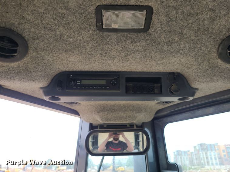 image for item MG9660 2015 John Deere 750K XLT  dozer