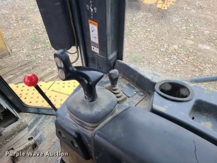 image for item MG9660 2015 John Deere 750K XLT  dozer