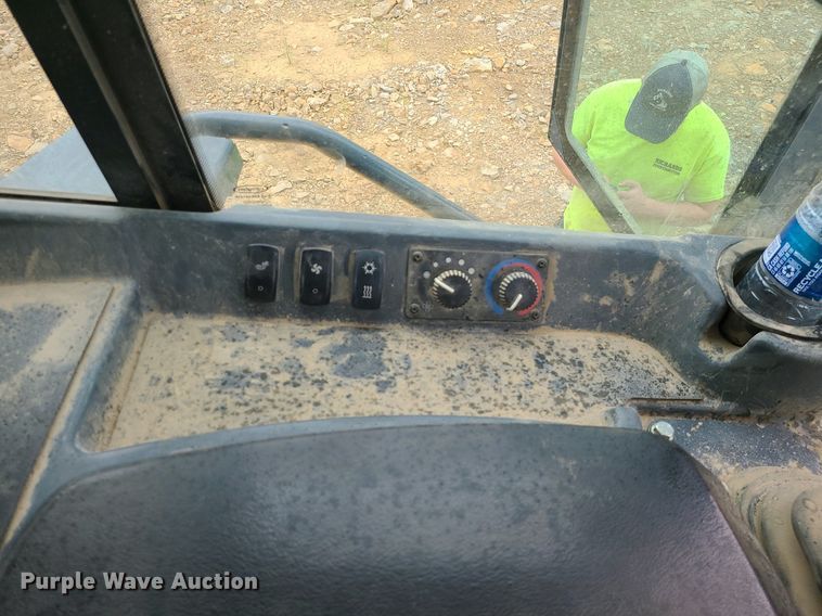 image for item MG9660 2015 John Deere 750K XLT  dozer