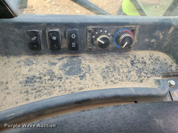 image for item MG9660 2015 John Deere 750K XLT  dozer