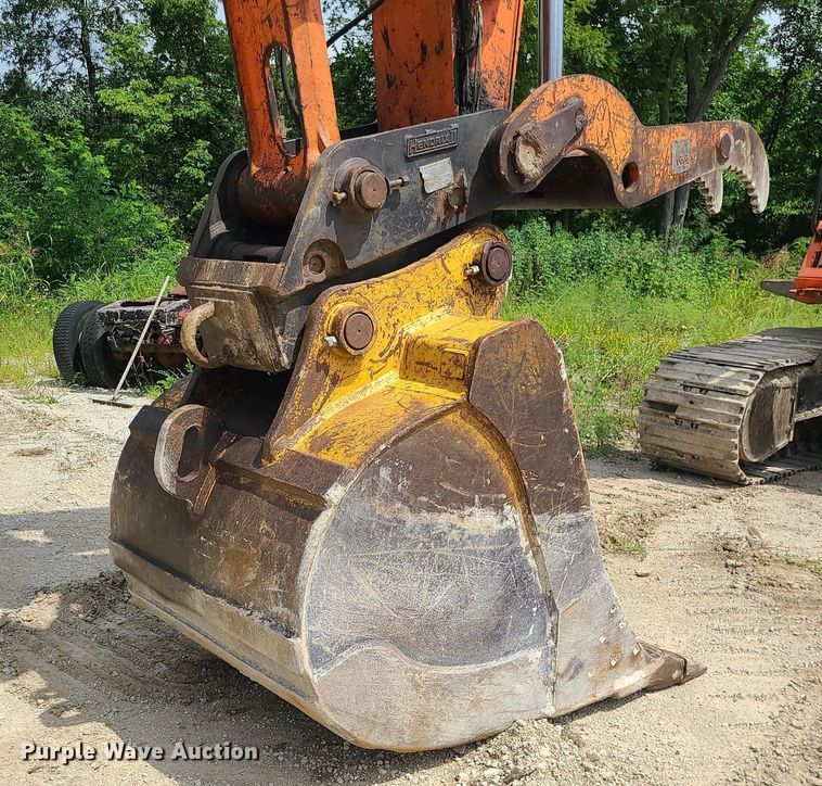 image for item MG9661 2005 Hitachi ZX330LC  excavator