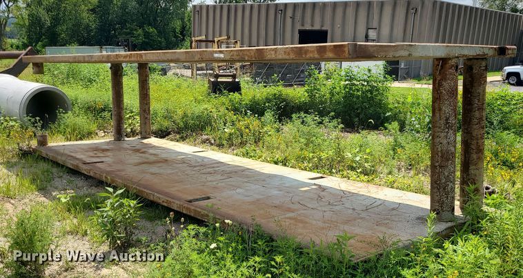 image for item MG9662 Trench box