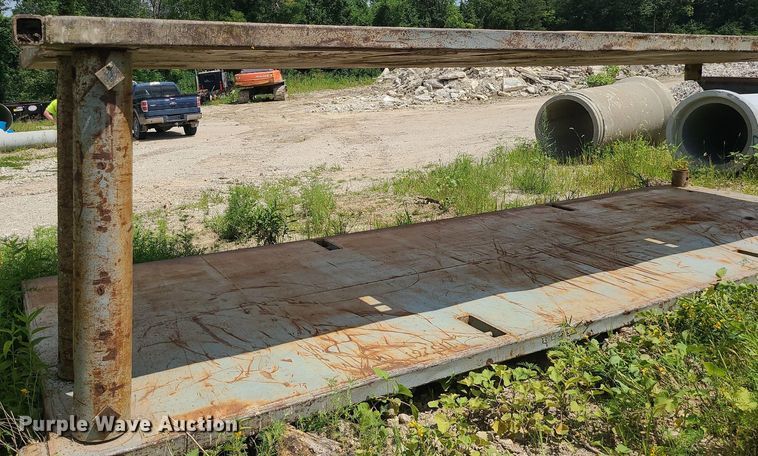 image for item MG9662 Trench box