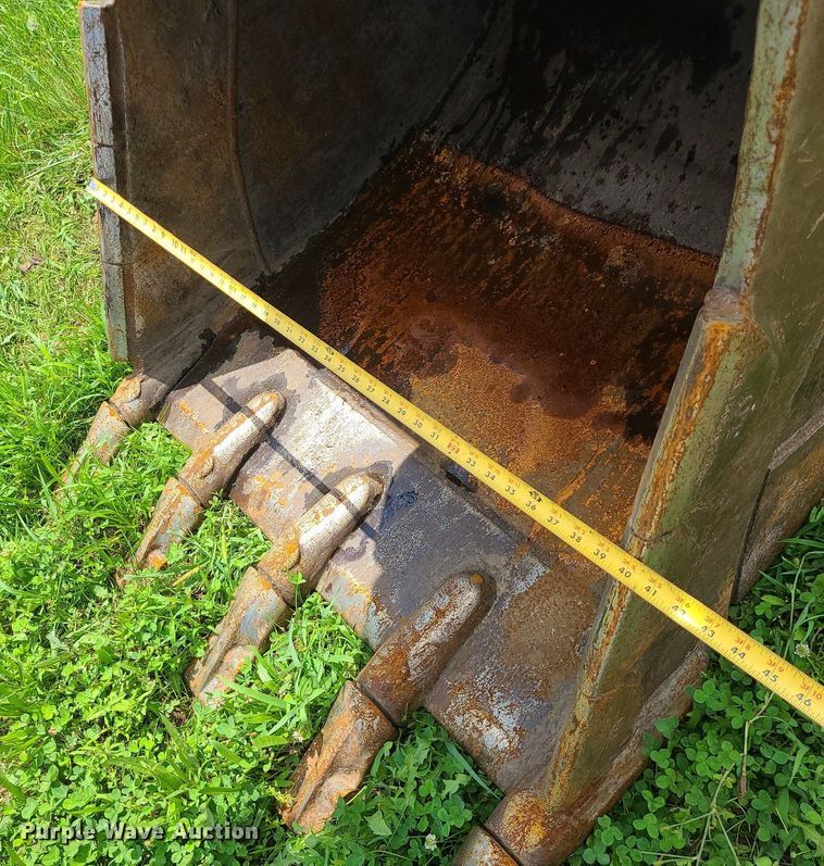 image for item MG9663 2004 Komatsu PC160LC-7KA  excavator