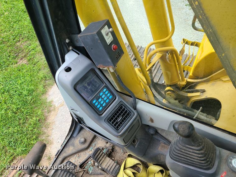 image for item MG9663 2004 Komatsu PC160LC-7KA  excavator