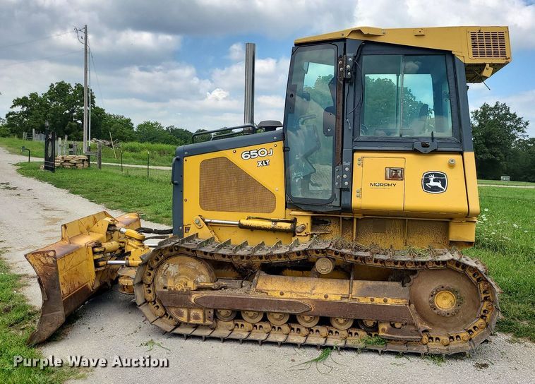 image for item MG9664 2006 John Deere 650J XLT  dozer