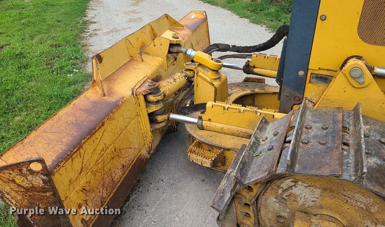 image for item MG9664 2006 John Deere 650J XLT  dozer