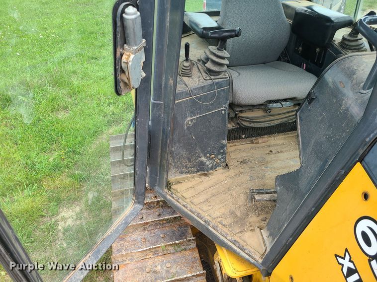 image for item MG9664 2006 John Deere 650J XLT  dozer