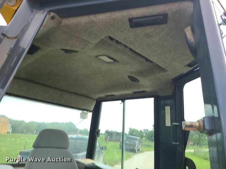 image for item MG9664 2006 John Deere 650J XLT  dozer