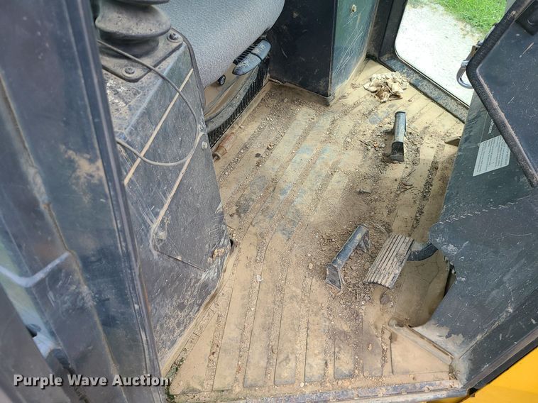 image for item MG9664 2006 John Deere 650J XLT  dozer