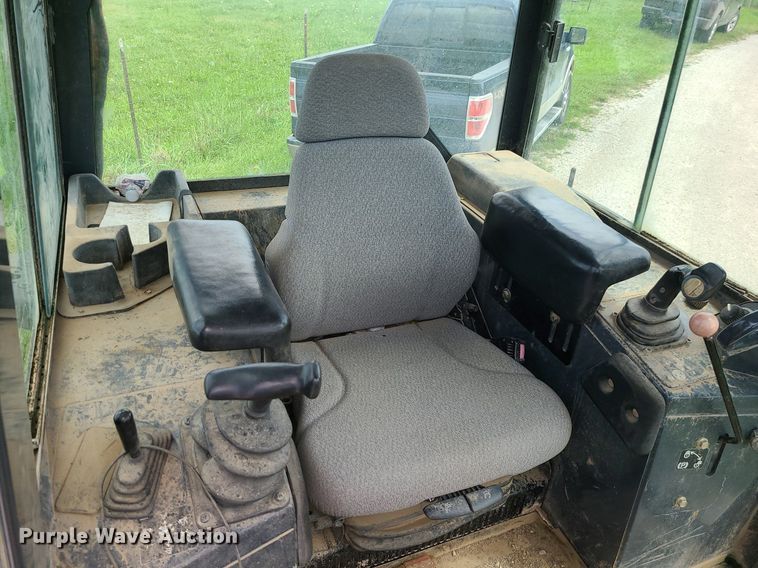 image for item MG9664 2006 John Deere 650J XLT  dozer