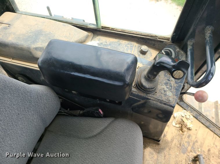 image for item MG9664 2006 John Deere 650J XLT  dozer