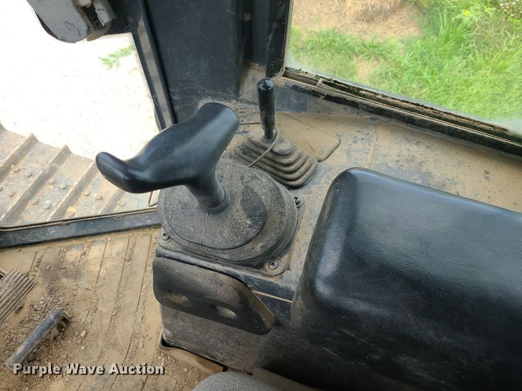 image for item MG9664 2006 John Deere 650J XLT  dozer