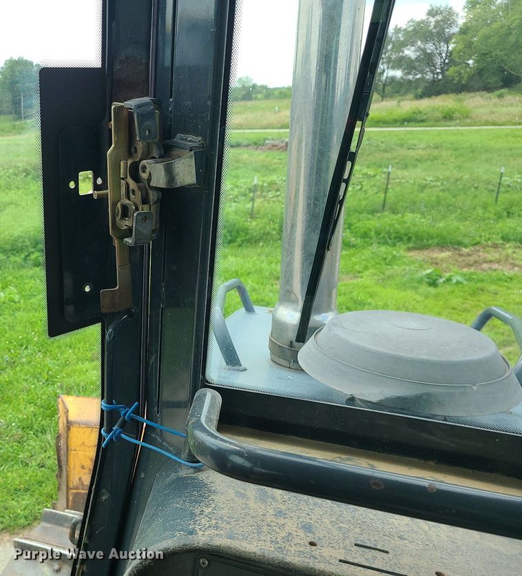 image for item MG9664 2006 John Deere 650J XLT  dozer