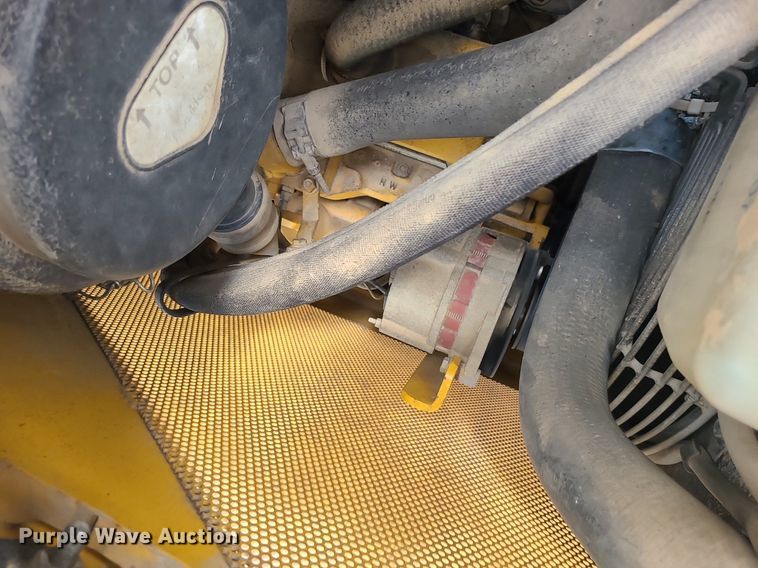 image for item MG9664 2006 John Deere 650J XLT  dozer