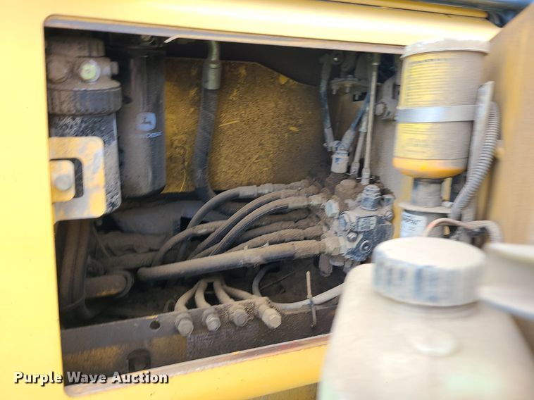 image for item MG9664 2006 John Deere 650J XLT  dozer