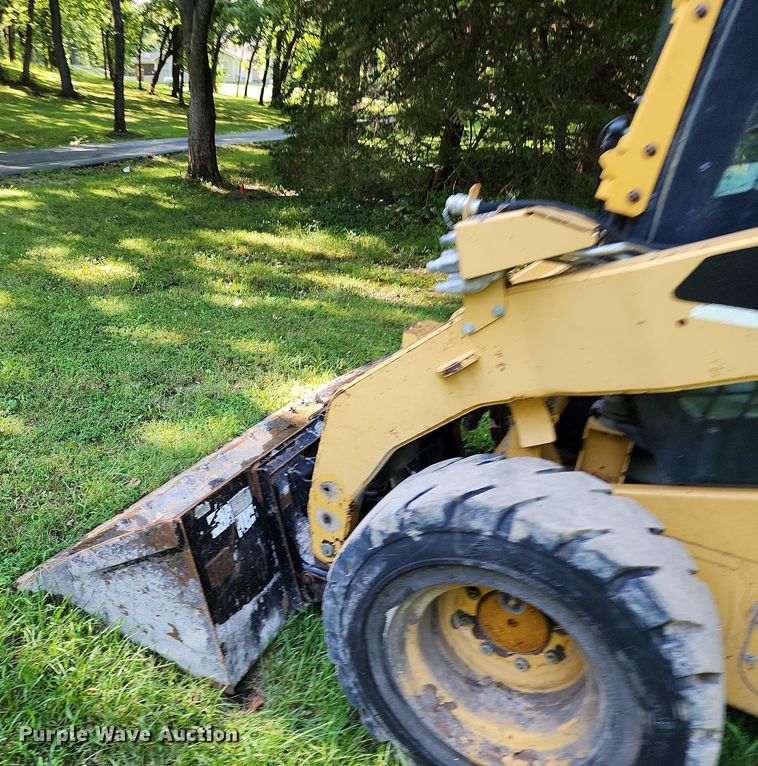 image for item MG9668 2008 Caterpillar 272C  skid steer loader