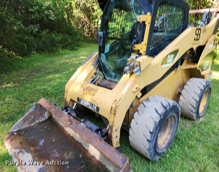 image for item MG9668 2008 Caterpillar 272C  skid steer loader