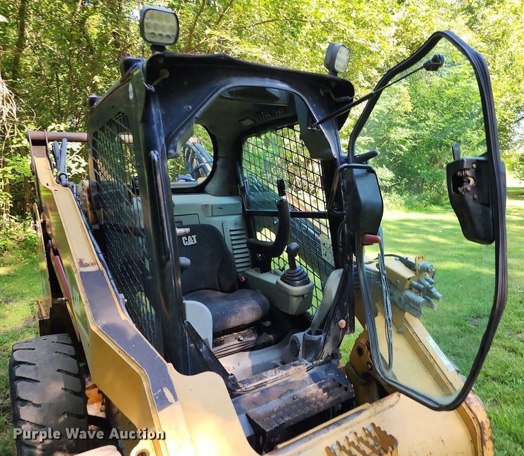 image for item MG9668 2008 Caterpillar 272C  skid steer loader