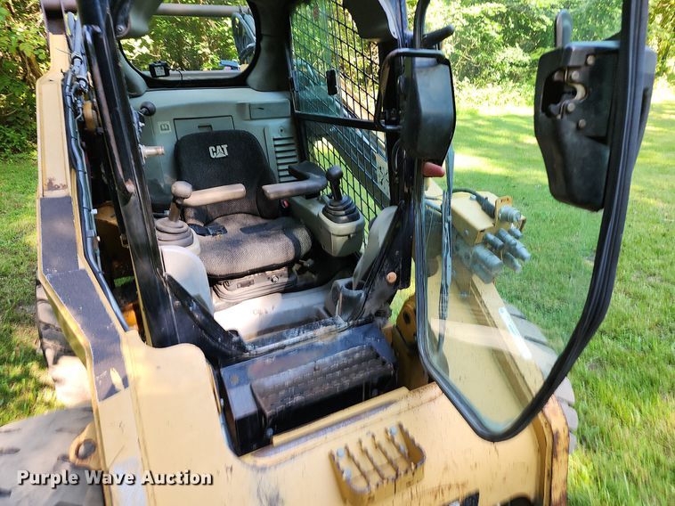 image for item MG9668 2008 Caterpillar 272C  skid steer loader