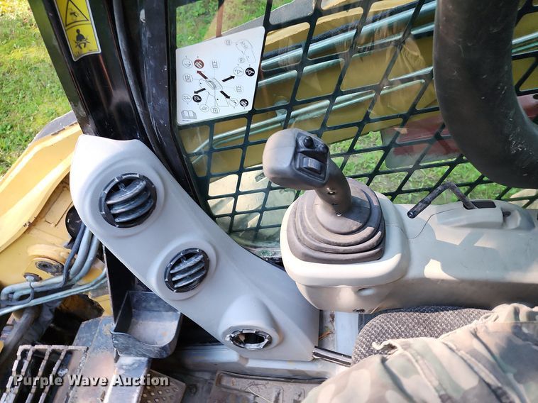 image for item MG9668 2008 Caterpillar 272C  skid steer loader