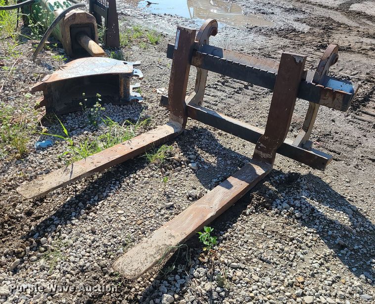 image for item MG9697 Loader forks