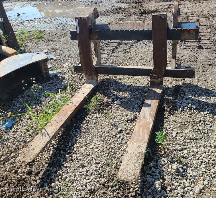 image for item MG9697 Loader forks