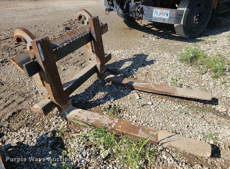 image for item MG9697 Loader forks