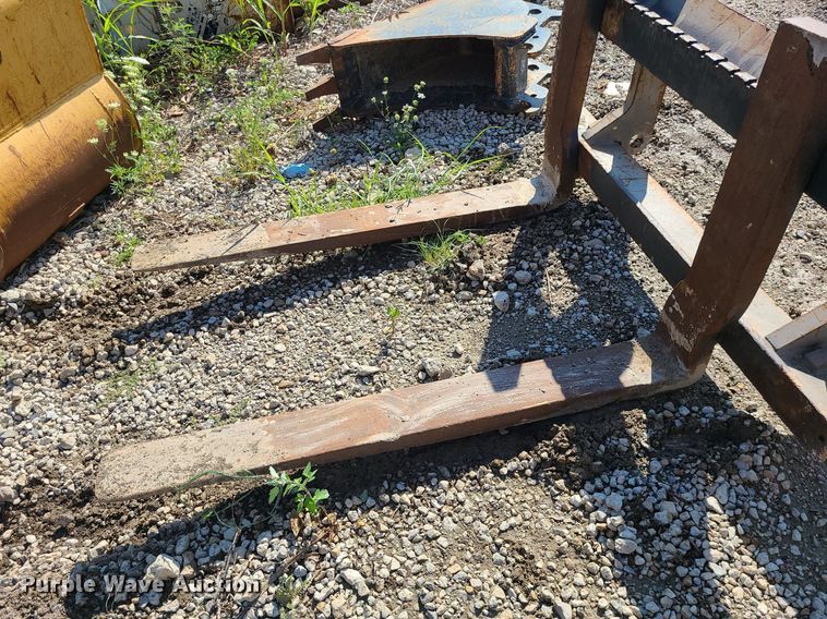 image for item MG9697 Loader forks