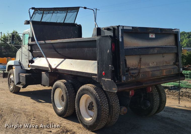 image for item MG9698 2000 Freightliner M915A4 Glider  dump truck