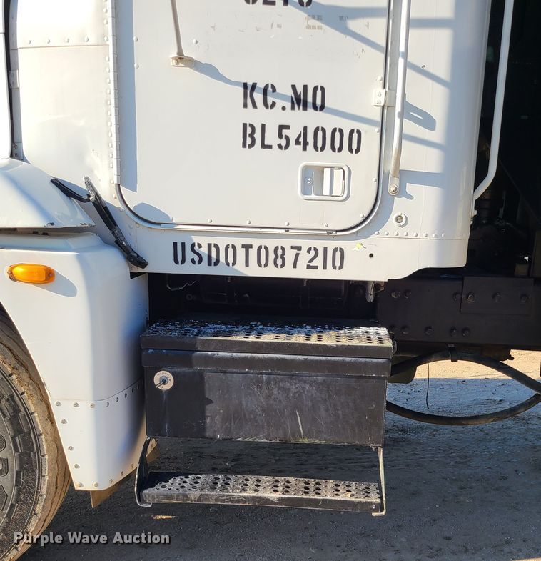 image for item MG9698 2000 Freightliner M915A4 Glider  dump truck