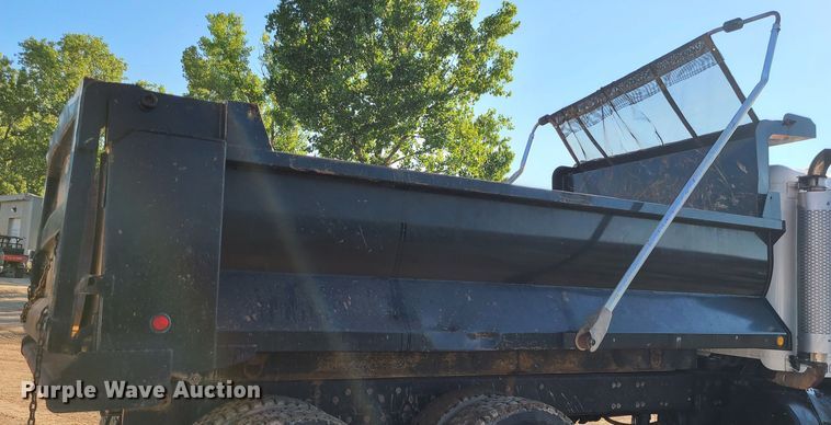 image for item MG9698 2000 Freightliner M915A4 Glider  dump truck