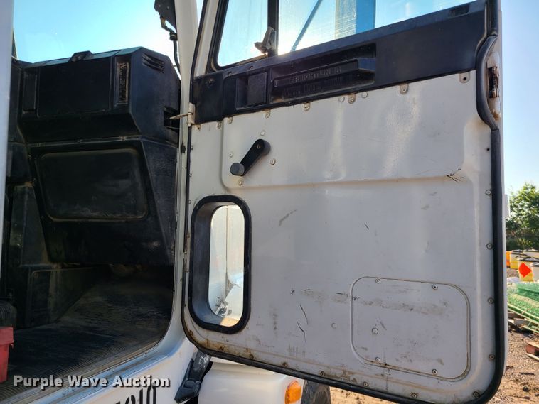 image for item MG9698 2000 Freightliner M915A4 Glider  dump truck