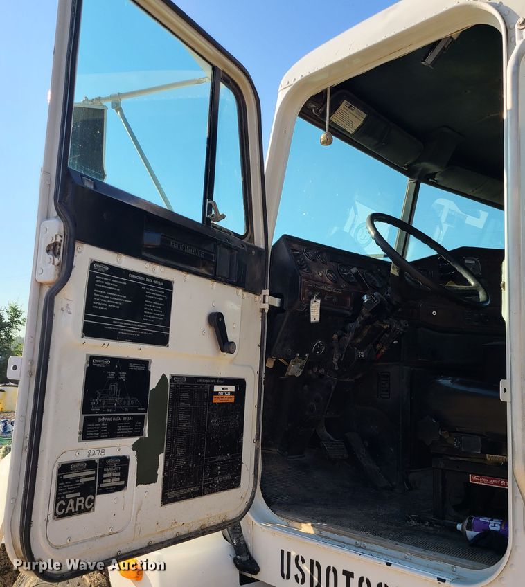 image for item MG9698 2000 Freightliner M915A4 Glider  dump truck