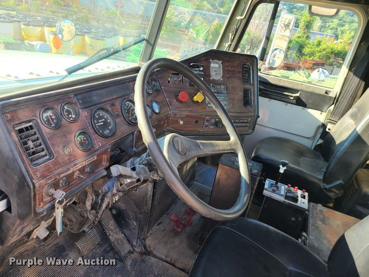 image for item MG9698 2000 Freightliner M915A4 Glider  dump truck