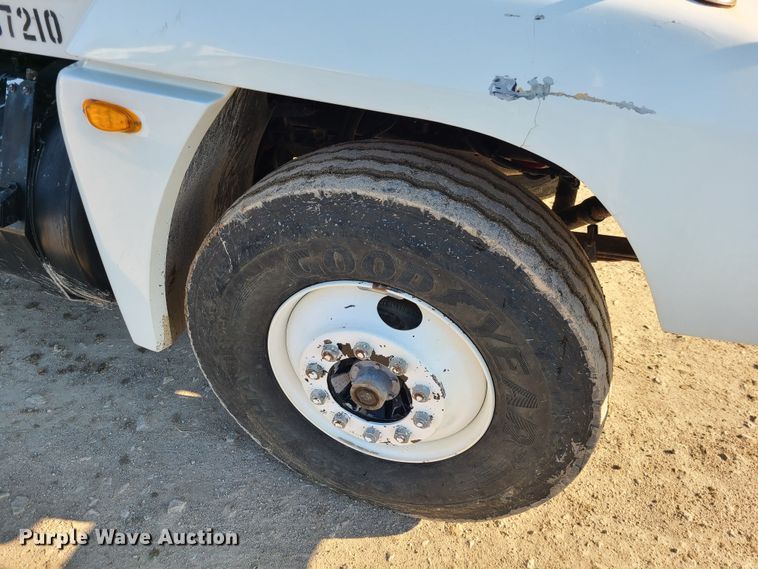 image for item MG9698 2000 Freightliner M915A4 Glider  dump truck