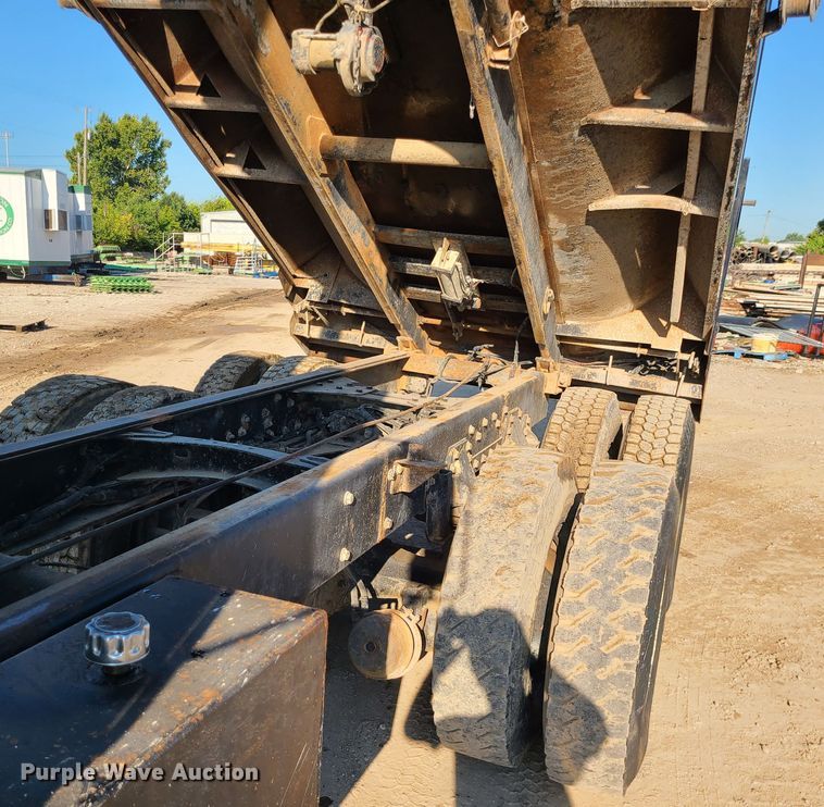 image for item MG9698 2000 Freightliner M915A4 Glider  dump truck