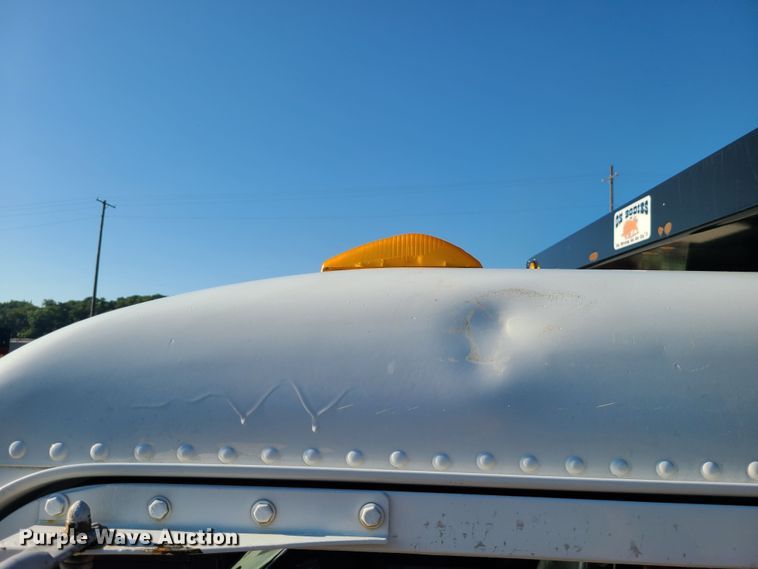 image for item MG9698 2000 Freightliner M915A4 Glider  dump truck