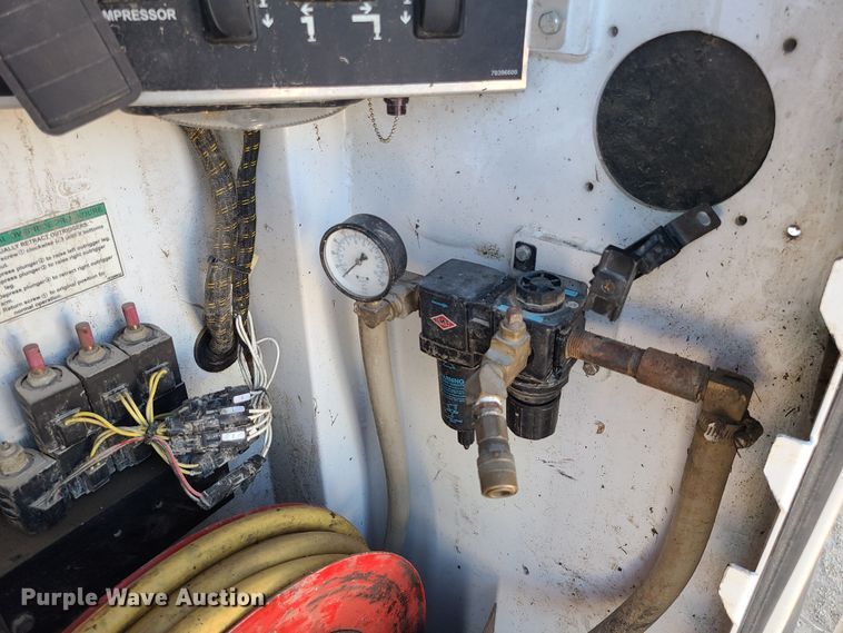 image for item MG9699 2007 Ford F750 Super Duty  utility / service truck